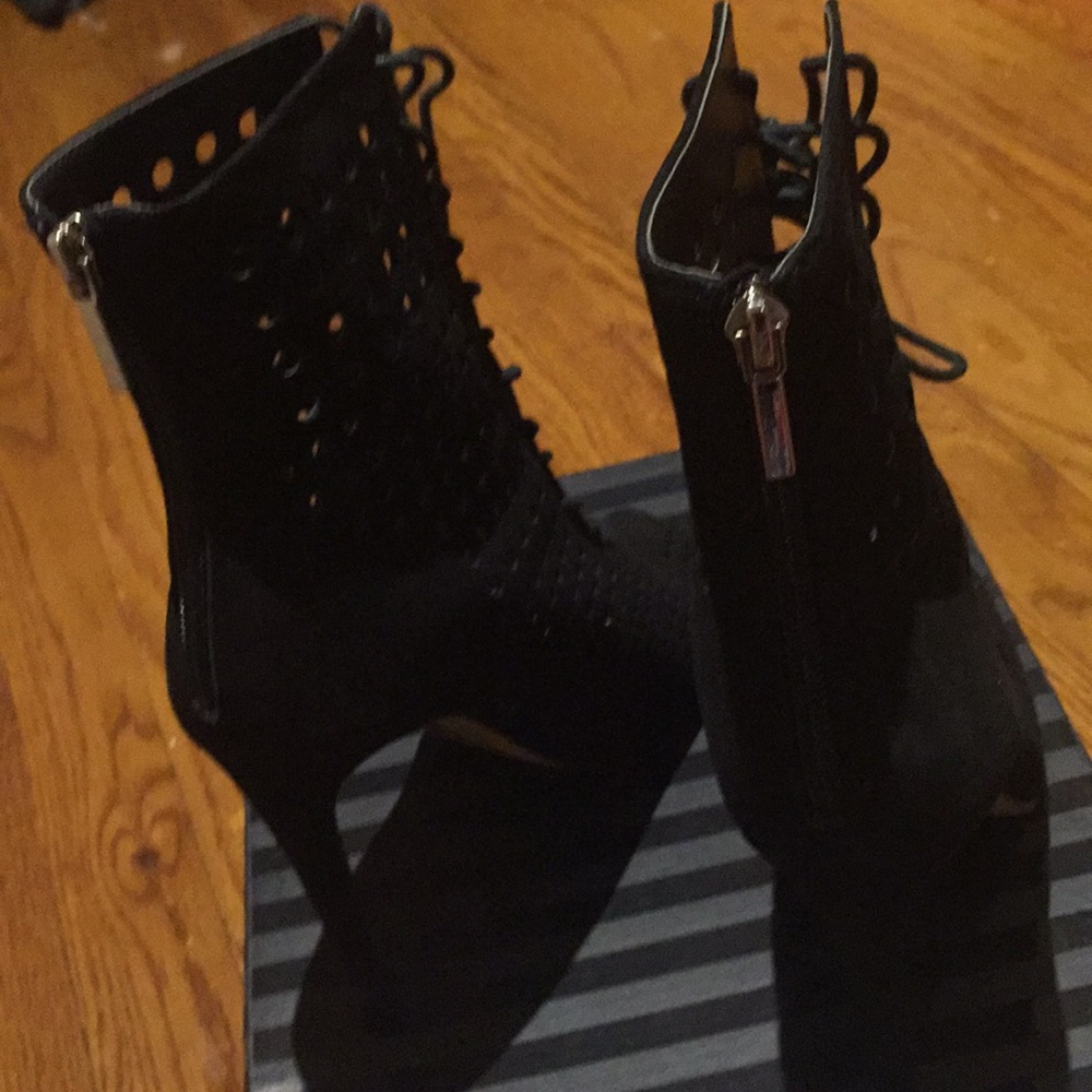 Black lace up Bootie - Picture 2 of 4